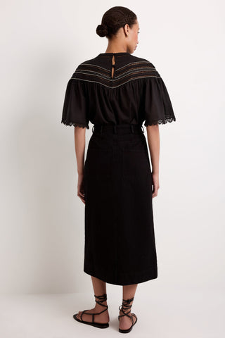 Leighton Skirt, Pavement