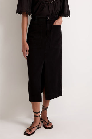 Leighton Skirt, Pavement