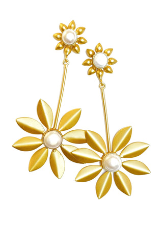 Flora Earrings, Gold and Pearl